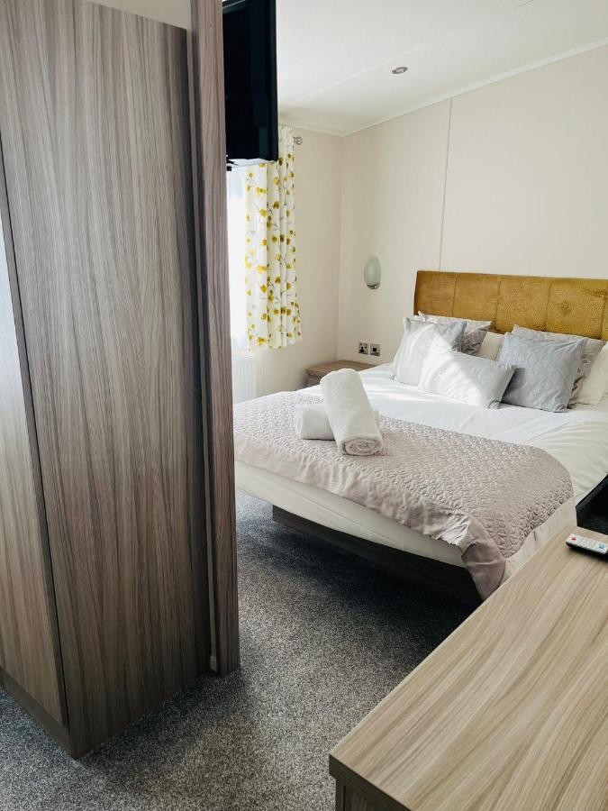 Reynards Retreat Lodge With Hot Tub Barmby on the Moor Exteriér fotografie